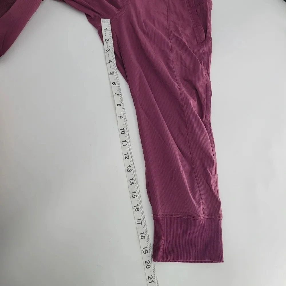 Lululemon in flux cropped capri hi rise plum pants size 4 - Picture 8 of 8